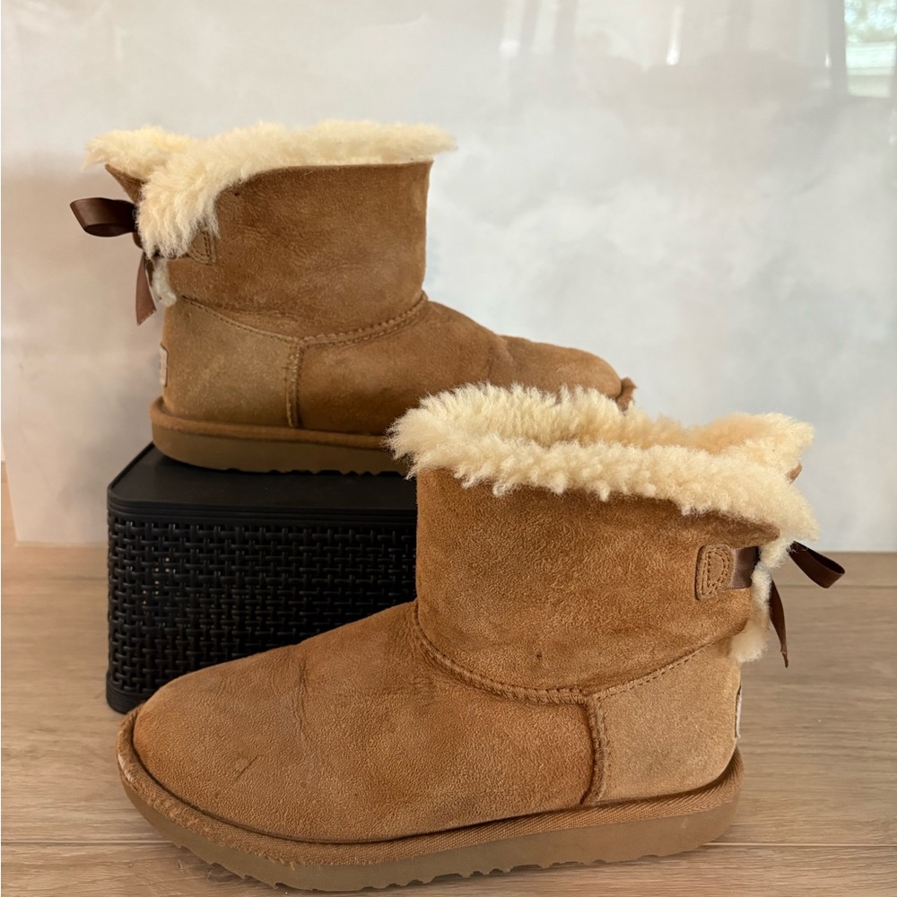UGG Mini Bailey Bow Boots size 3 Kids